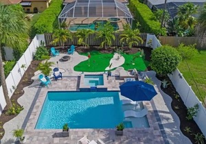 Private Pool and Lanai! Walking distance to Vanderbilt Beach!