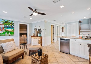Private Pool Less than a Minute to the Beach! Private Access.
