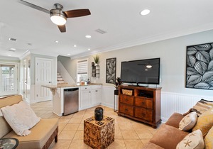 Private Pool Less than a Minute to the Beach! Private Access.