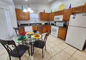 Private Pool, Spa, Games Room, close to Disney one story, gated with a BBQ