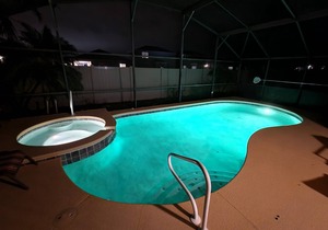 Private Pool, Spa, Games Room, close to Disney one story, gated with a BBQ