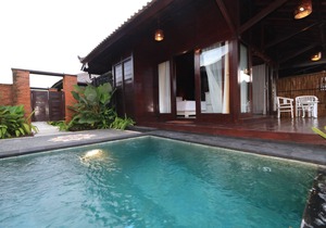 Private Pool Villa overlooking to Rice Field