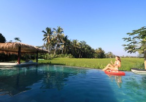 Private Pool Villa overlooking to Rice Field