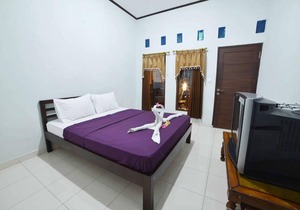 Private Room in Balinese House, Poppies Lane, Legian Kuta Near Beach (SNTH)