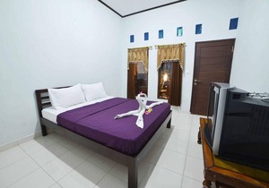 Private Room in Balinese House, Poppies Lane, Legian Kuta Near Beach (SNTH)