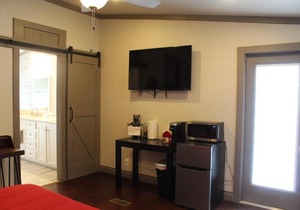 Private Room - Pet friendly, Close to Fiesta Texas, SeaWorld, Riverwalk and more