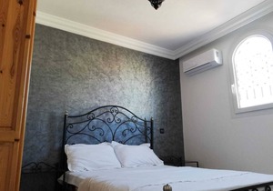Private Rooms - Calm and Sunny Villa in Charaf