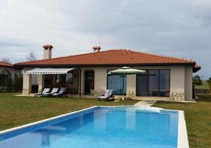 Private Villa 102 with heated pool in BlackSeaRama