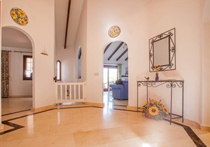 Private villa, large pool area, free wifi