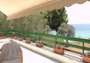 Private villa on the beach in Halkidiki, Greece, only ten steps to the beach