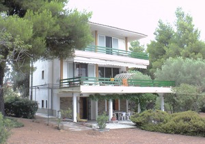 Private villa on the beach in Halkidiki, Greece, only ten steps to the beach