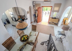 PRIVATE VILLA WITH STUNNING SEA VIEWS, HEATED POOL, 5 MINS WALK TO THE BEACH 🌊
