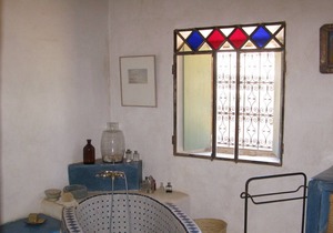 Privatised charming guest house with pool for 16 people