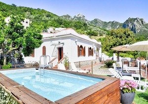 Pucara Villa Sleeps 3 with Pool and Air Con