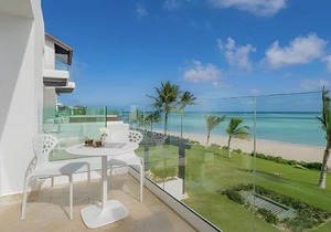 Punta Palmera Beach Front and pool views Cap Cana