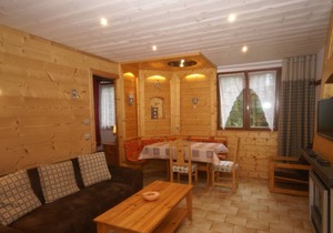Quaint Chalet in Ventron with Roofed Terrace
