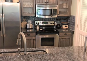Quaint Condo Centrally located to EXCITING Activities in Baytowne Wharf!