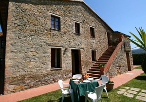 Quaint Cottage in Magione with Swimming Pool