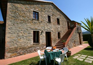Quaint Cottage in Magione with Swimming Pool