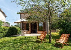 Quaint Holiday home in Morogues with Garden