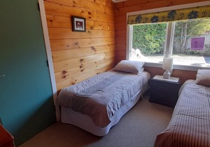 Quaint Lockwood River Cottage