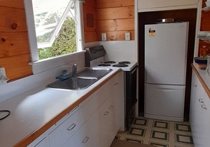 Quaint Lockwood River Cottage