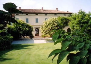Quaint Mansion in Stagno Lombardo with Garden
