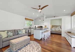 Quaint Tropical Cottage w/Pool, Lanai & AC, Walk to Beach: Lanikai Ohana Hale
