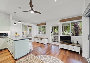 Quaint Tropical Cottage w/Pool, Lanai & AC, Walk to Beach: Lanikai Ohana Hale