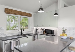 Quaint Tropical Cottage w/Pool, Lanai & AC, Walk to Beach: Lanikai Ohana Hale