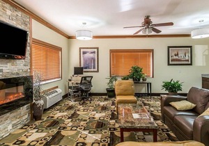 Quality Inn at Collins Road - Cedar Rapids