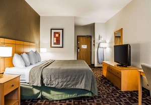 Quality Inn & Suites Des Moines Airport