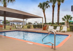 Quality Inn & Suites I 35 near AT&T Center
