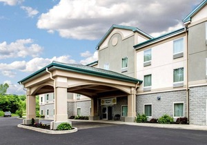 Quality Inn & Suites Fishkill South near I-84