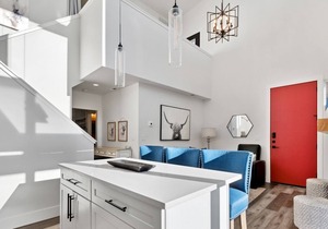 Quarry A17 - Stunning Quarry Unit! Sleeps 6! Communal Pool, Hot Tub, Gym & More!