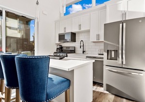 Quarry A17 - Stunning Quarry Unit! Sleeps 6! Communal Pool, Hot Tub, Gym & More!
