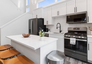 Quarry A28 - Beautiful Pet Friendly 2BD 2BA! Communal hot tub, pool and more!