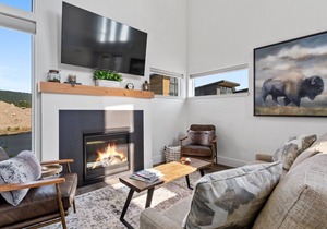 Quarry B10 - Stunning Quarry unit w/ access to community pool, spa , gym & more!