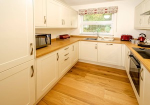 Quarry Bank - Three Bedroom House, Sleeps 6