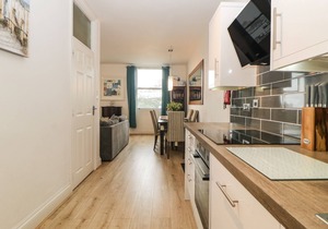 QUAYSIDE LOOKOUT, country holiday cottage in Brixham