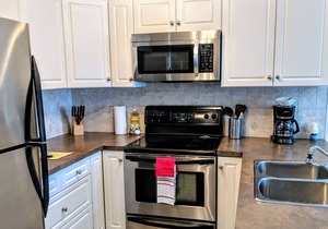 Quiet 2BR2Bath Close to Westview U/G Parking