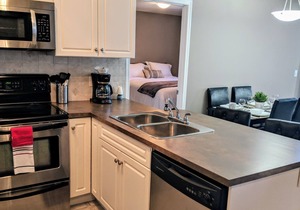 Quiet 2BR2Bath Close to Westview U/G Parking