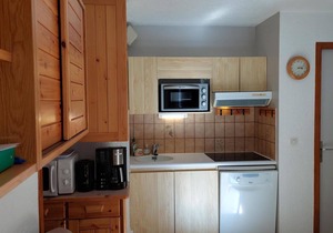 Quiet Apartment Near Chamonix Center, Private Garage, Ski Locker