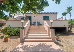 Quiet Apartment “I Tigli 2” near Town Centre with Terrace & Garden; Parking Available