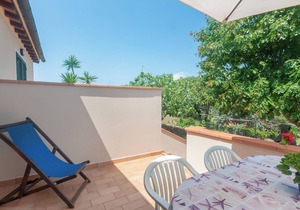 Quiet Apartment “I Tigli 2” near Town Centre with Terrace & Garden; Parking Available