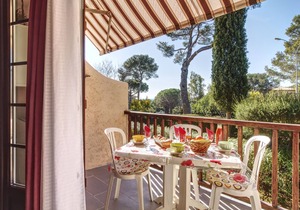 Quiet, cozy duplex for 5 air-conditioned by the sea, Wifi, swimming pool, park