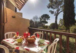 Quiet, cozy duplex for 5 air-conditioned by the sea, Wifi, swimming pool, park