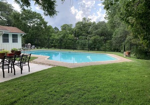 Quiet Creekside Retreat