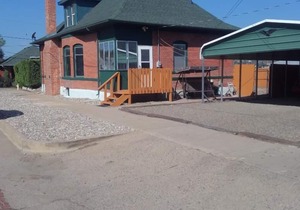 Quiet FULL-SIZE bed close to town 420 friendly