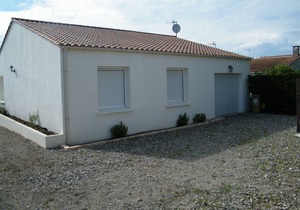 Quiet house near the sea